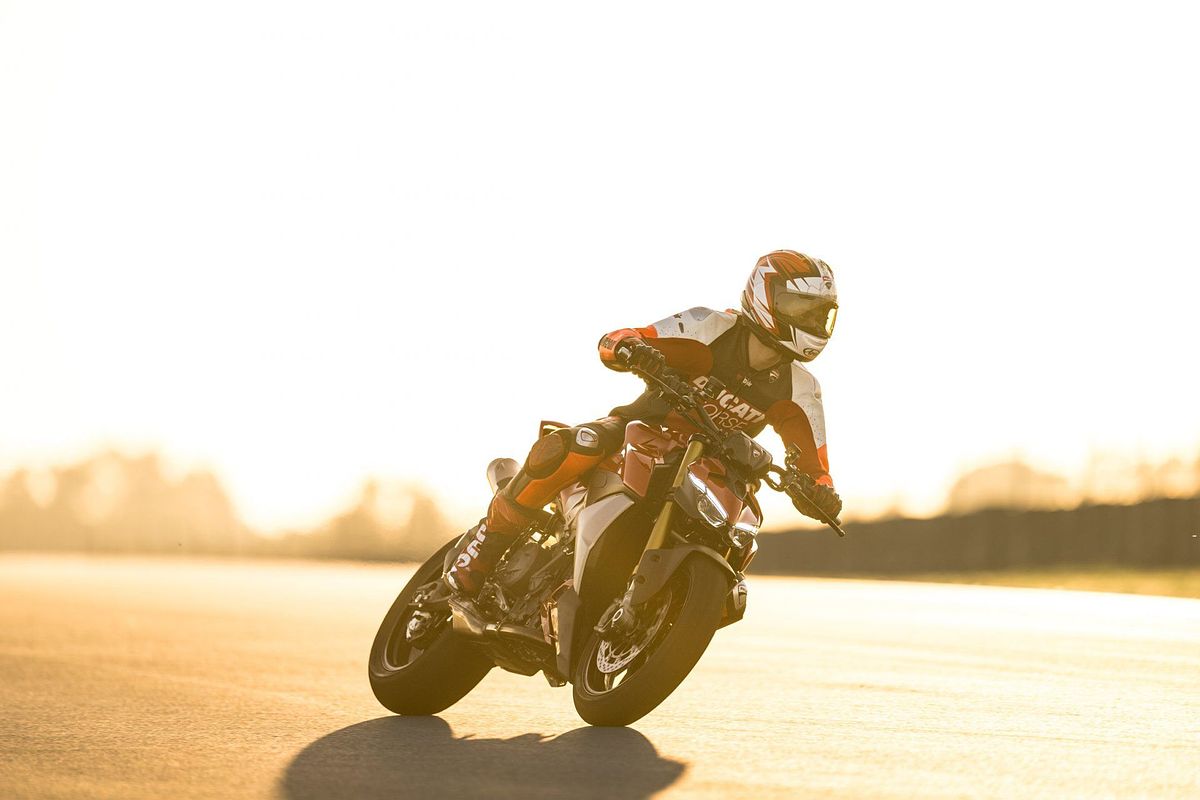 2025 Ducati STREETFIGHTER V2 S