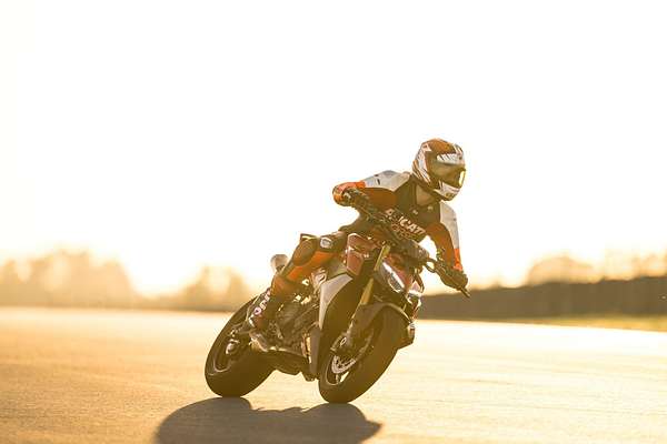 2025 Ducati STREETFIGHTER V2 S