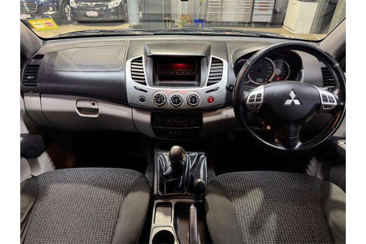 2013 Mitsubishi Triton GLX-R MN 4X4