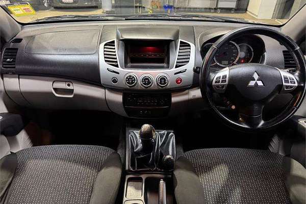 2013 Mitsubishi Triton GLX-R MN 4X4