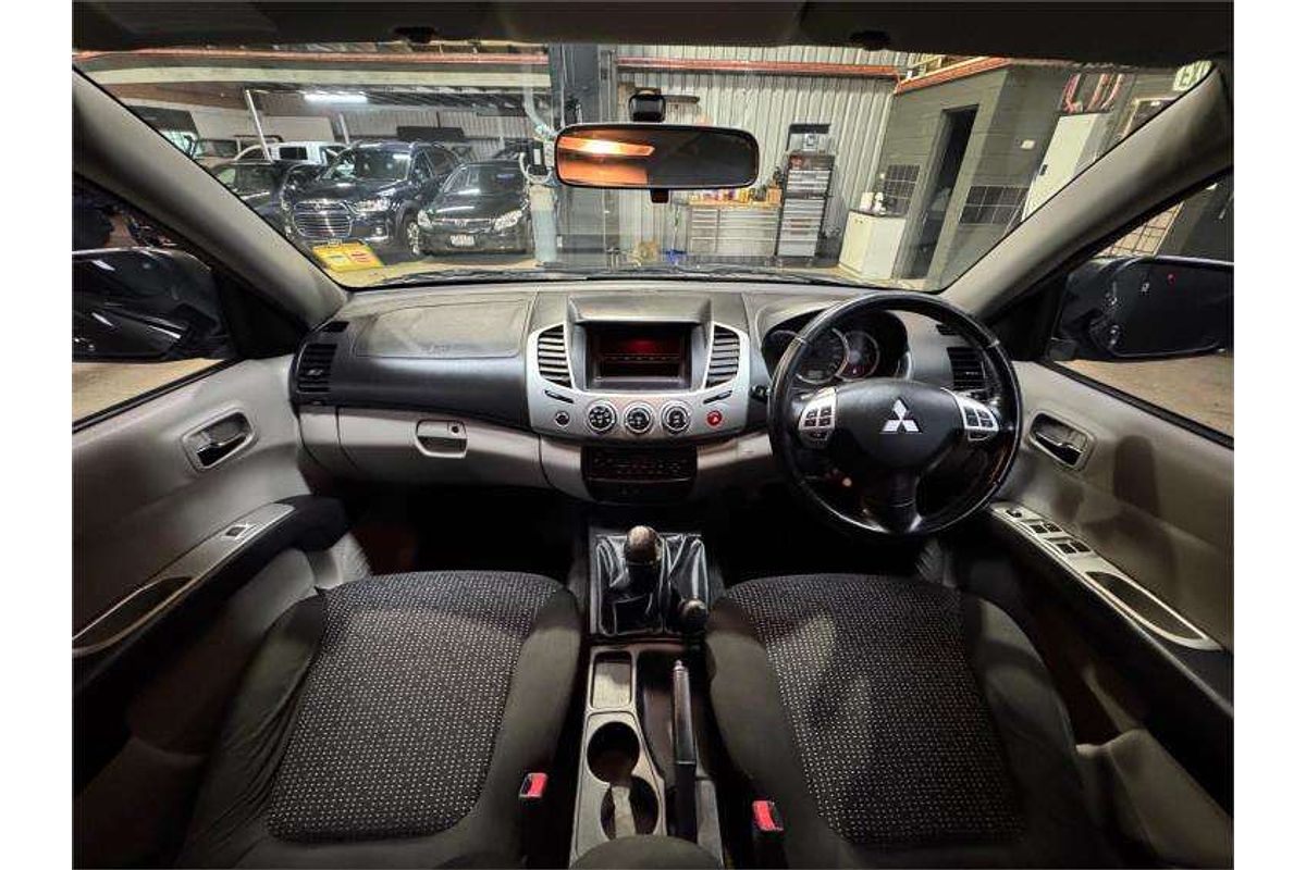 2013 Mitsubishi Triton GLX-R MN 4X4
