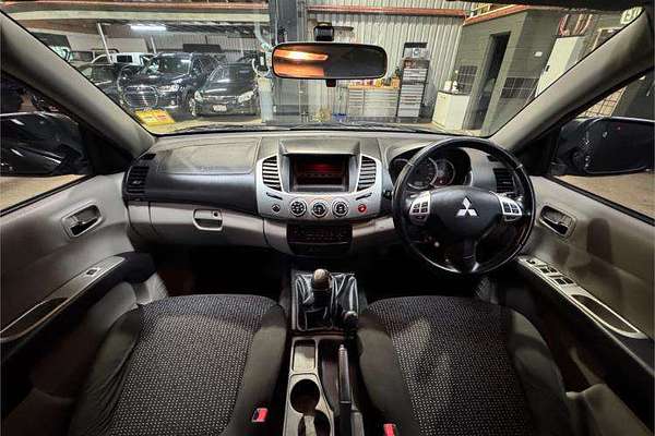 2013 Mitsubishi Triton GLX-R MN 4X4