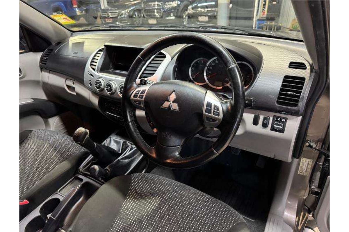2013 Mitsubishi Triton GLX-R MN 4X4