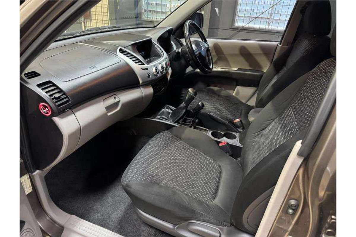2013 Mitsubishi Triton GLX-R MN 4X4