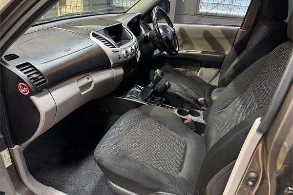 2013 Mitsubishi Triton GLX-R MN 4X4