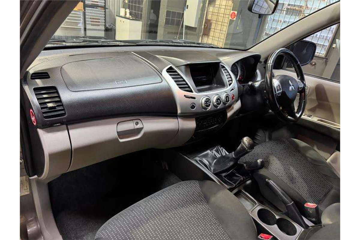 2013 Mitsubishi Triton GLX-R MN 4X4