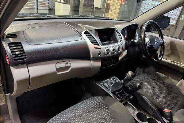 2013 Mitsubishi Triton GLX-R MN 4X4