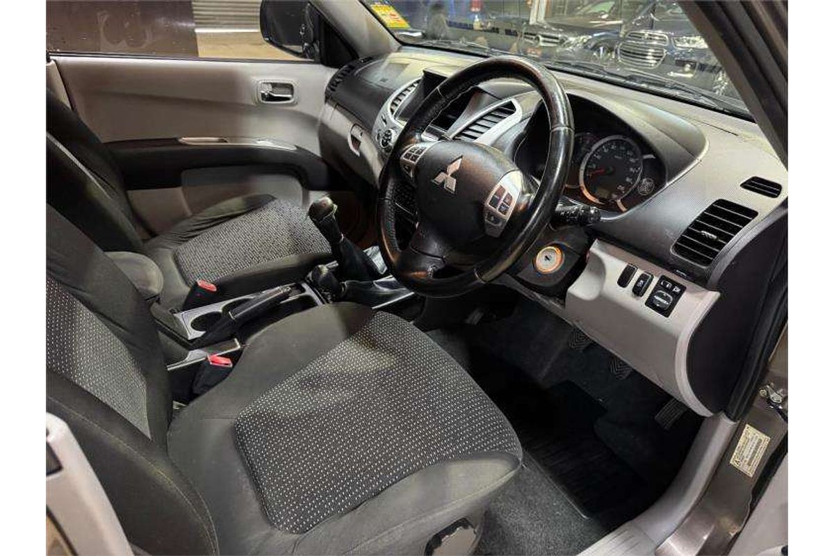 2013 Mitsubishi Triton GLX-R MN 4X4