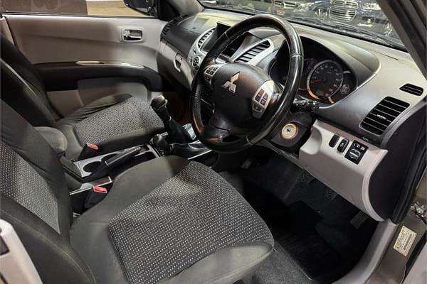 2013 Mitsubishi Triton GLX-R MN 4X4