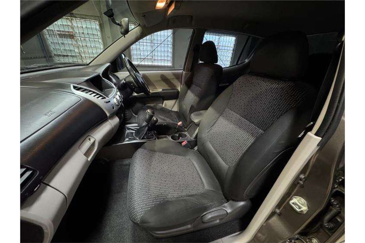 2013 Mitsubishi Triton GLX-R MN 4X4