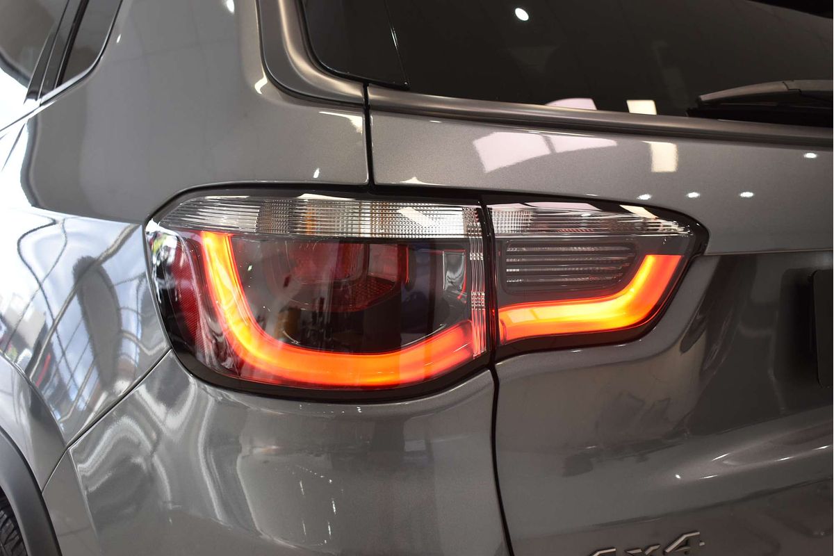 2021 Jeep Compass Trailhawk M6