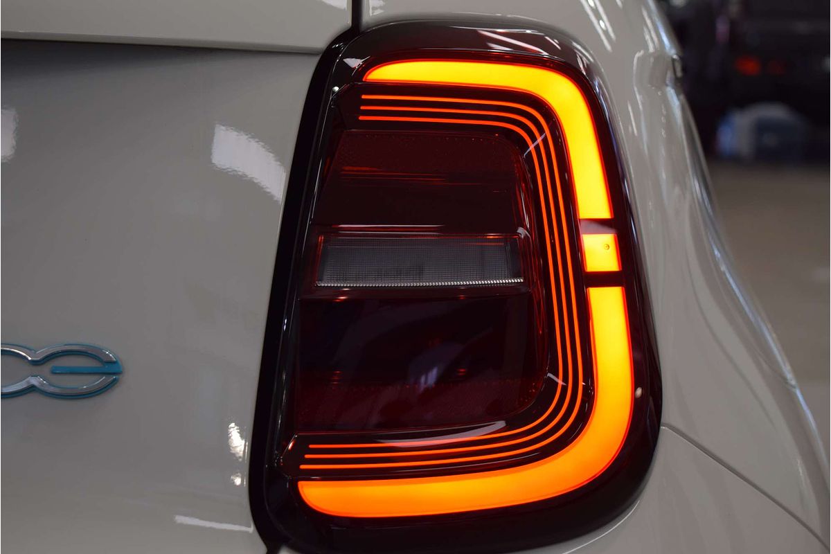 2023 Fiat 500e La Prima