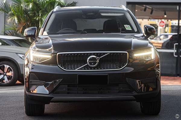 2024 Volvo XC40 Plus B4