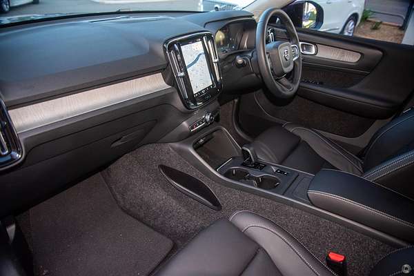 2024 Volvo XC40 Plus B4