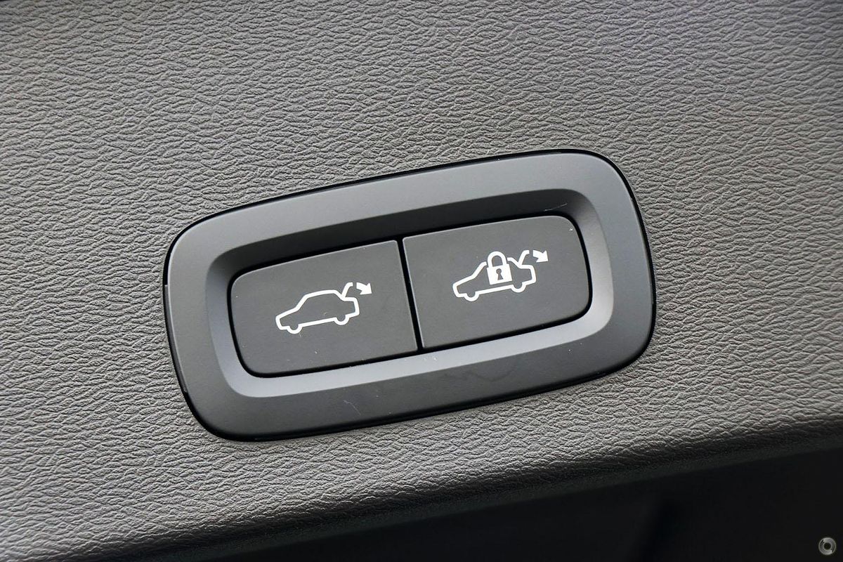 2024 Volvo XC40 Ultra B4 Bright