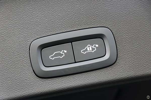 2024 Volvo XC40 Ultra B4 Bright