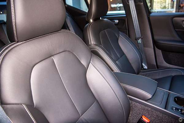 2024 Volvo XC40 Plus B4