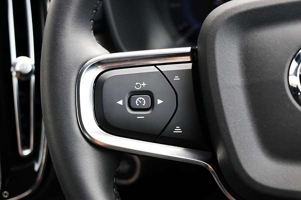 2024 Volvo XC40 Ultra B4 Bright