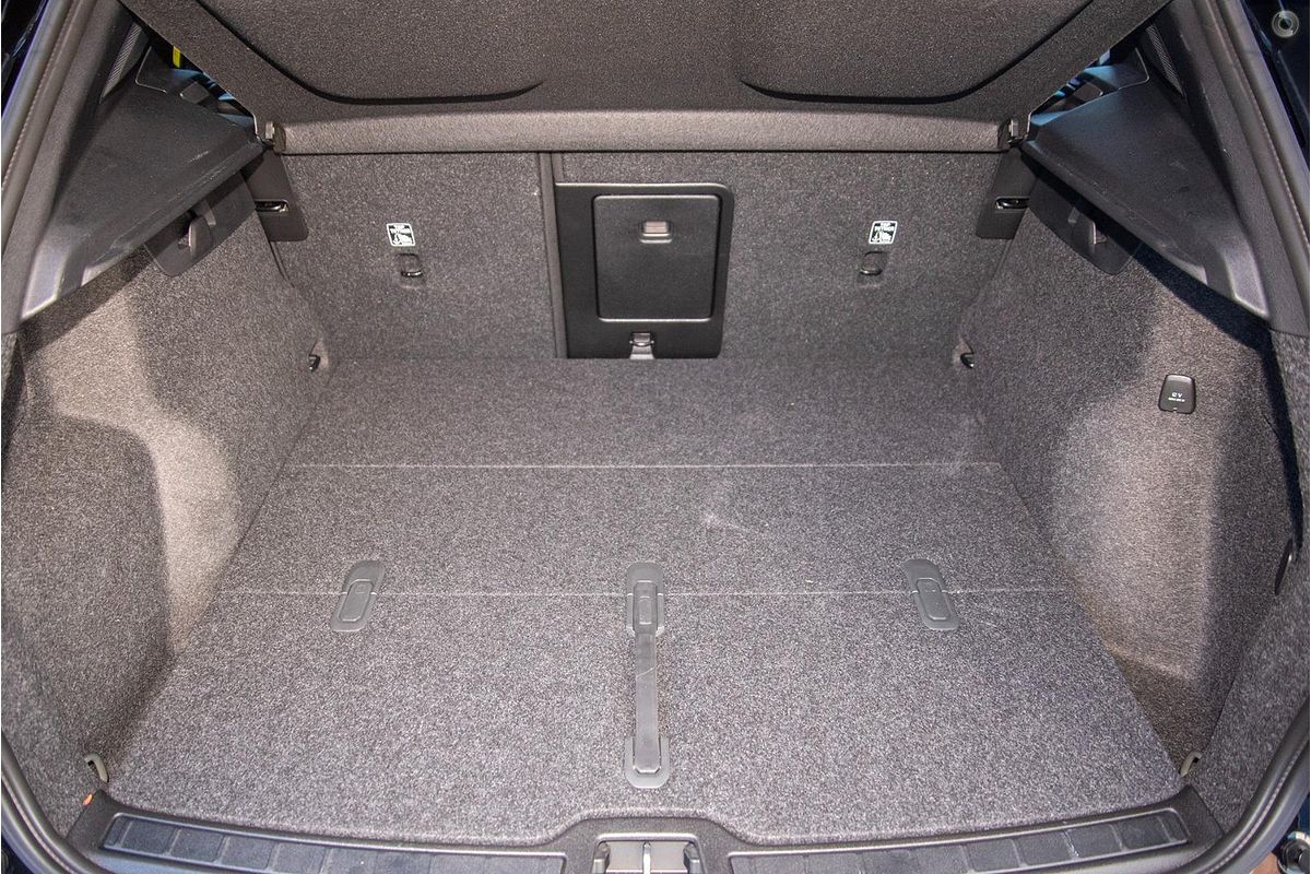2024 Volvo XC40 Plus B4