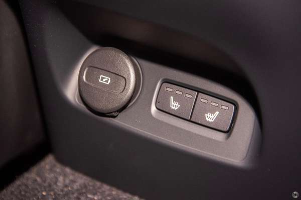 2024 Volvo XC40 Plus B4