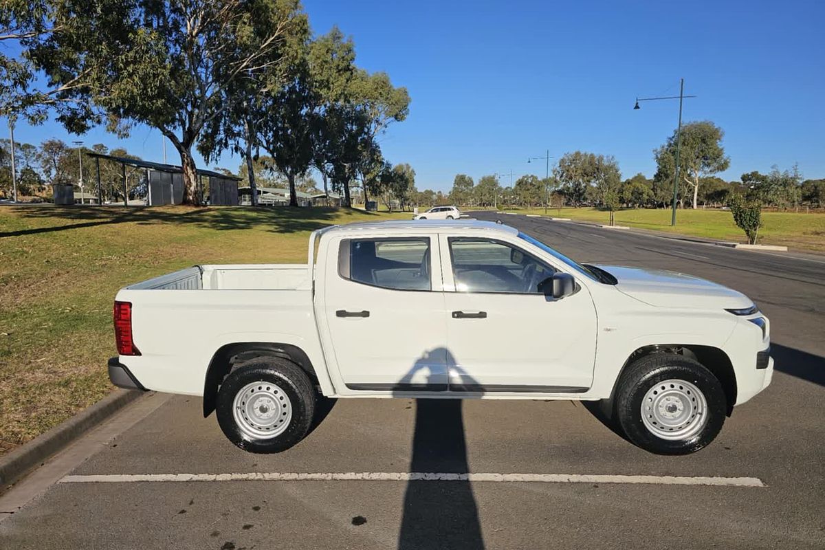 2024 Mitsubishi Triton GLX MV 4X4