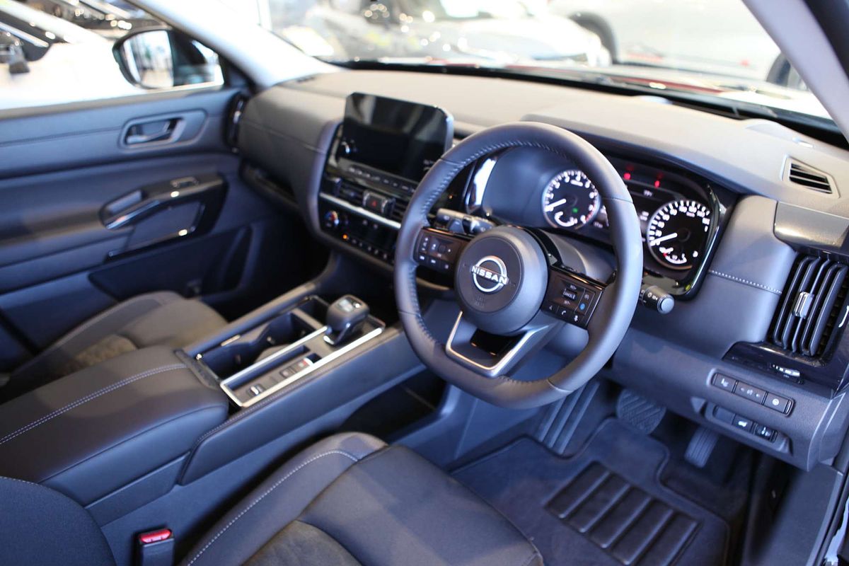 2024 Nissan Pathfinder ST-L R53