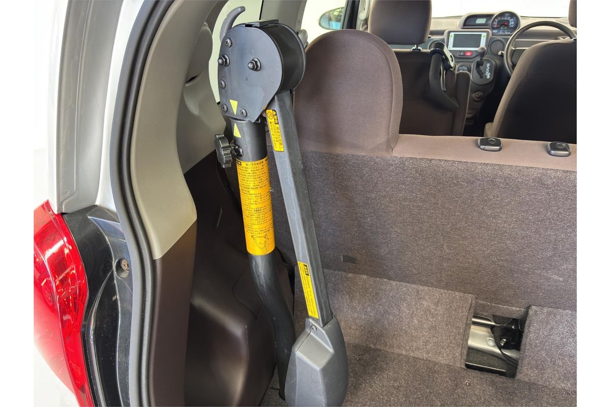 2012 Toyota Porte Welcab NSP140