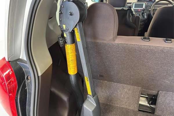 2012 Toyota Porte Welcab NSP140