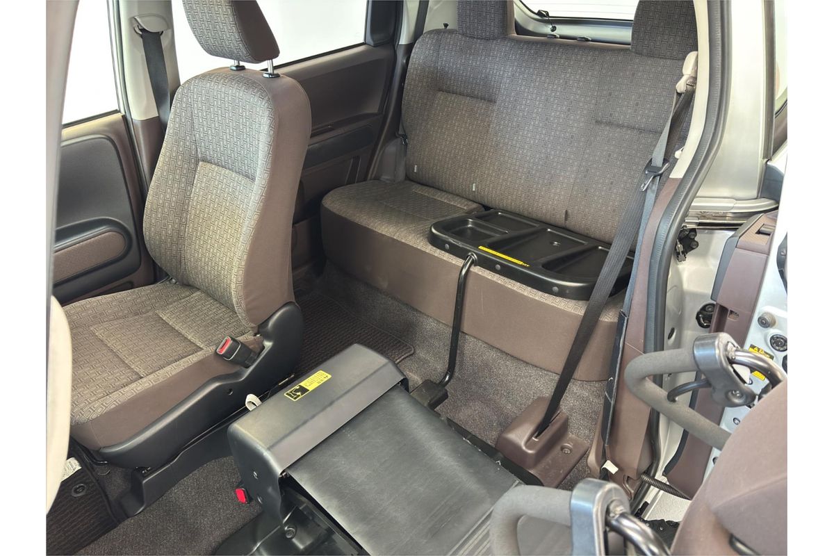 2012 Toyota Porte Welcab NSP140