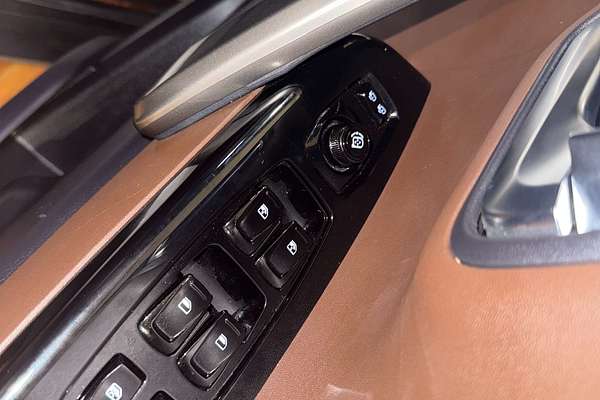 2023 Mahindra Scorpio Z8