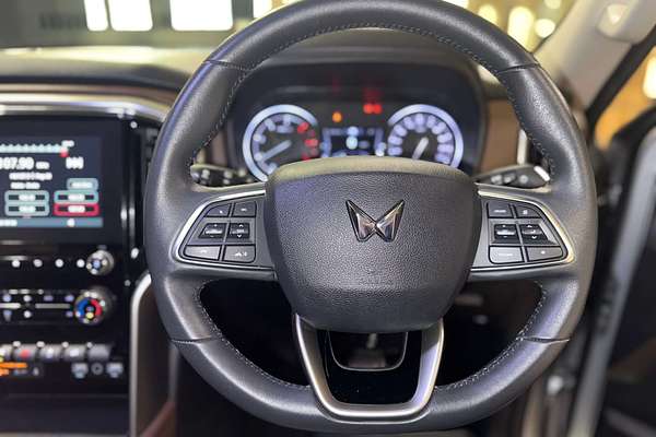 2023 Mahindra Scorpio Z8