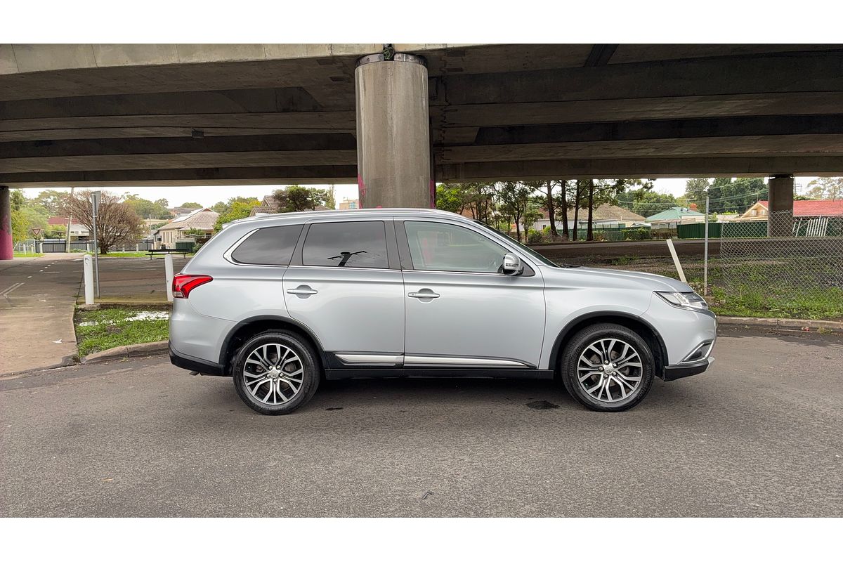 2016 Mitsubishi Outlander LS Safety Pack ZK