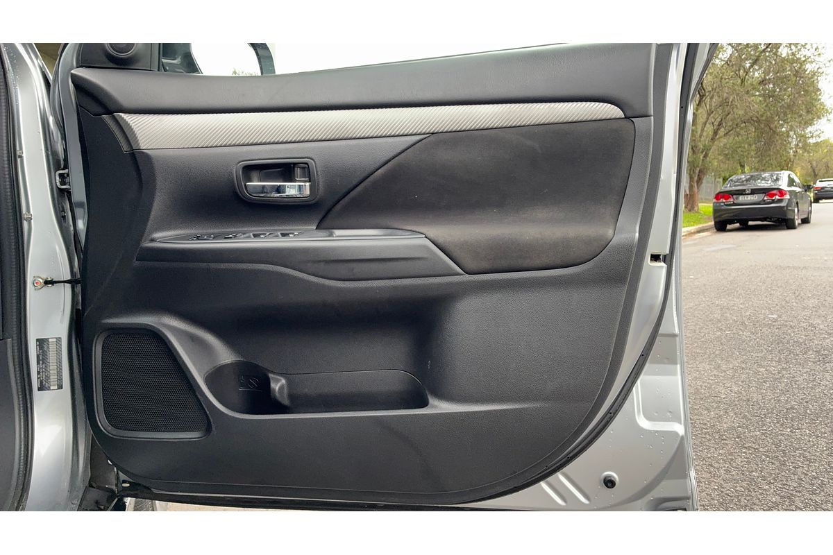 2016 Mitsubishi Outlander LS Safety Pack ZK