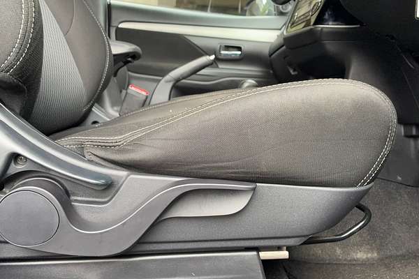 2016 Mitsubishi Outlander LS Safety Pack ZK