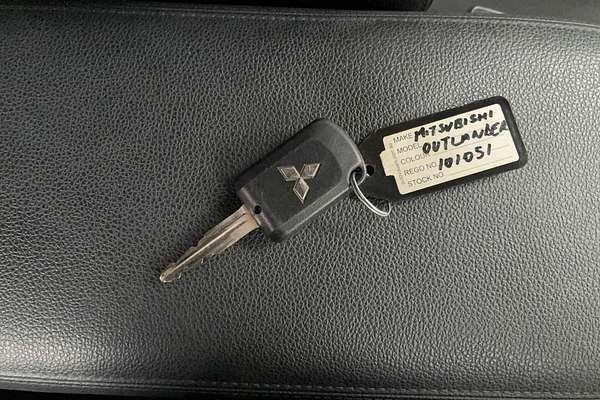 2016 Mitsubishi Outlander LS Safety Pack ZK