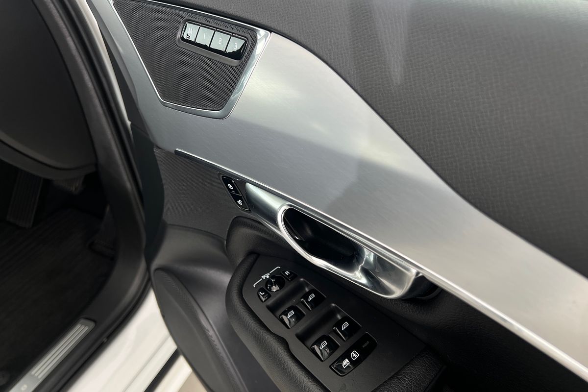 2019 Volvo XC90 T6 Momentum