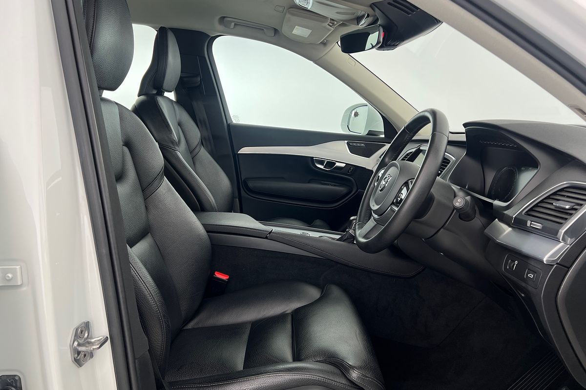 2019 Volvo XC90 T6 Momentum