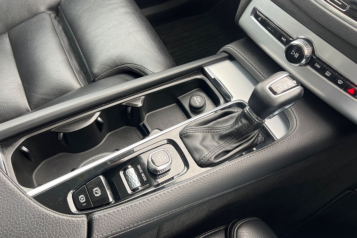 2019 Volvo XC90 T6 Momentum