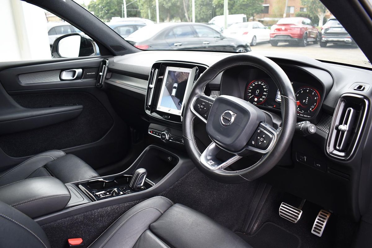 2019 Volvo XC40 T5 R-Design