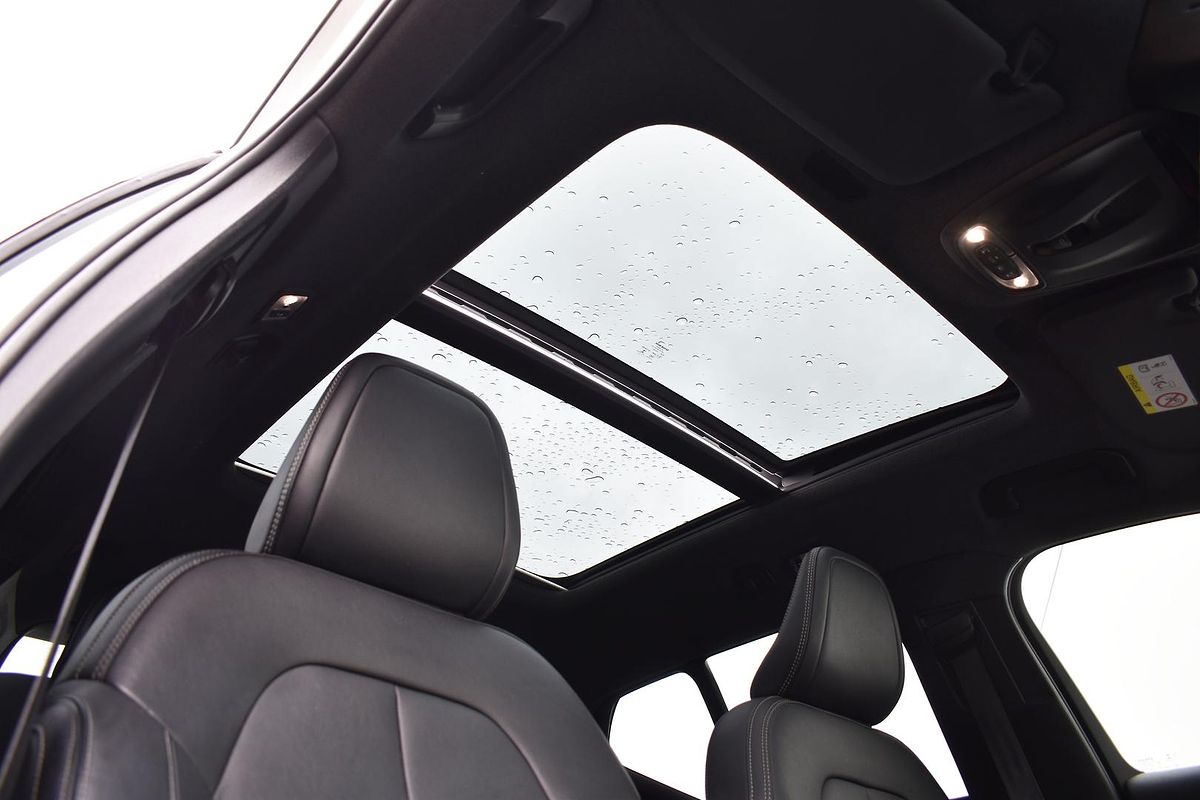 2019 Volvo XC40 T5 R-Design