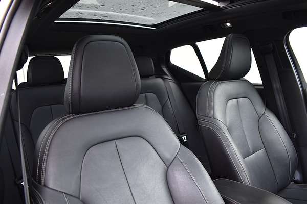 2019 Volvo XC40 T5 R-Design
