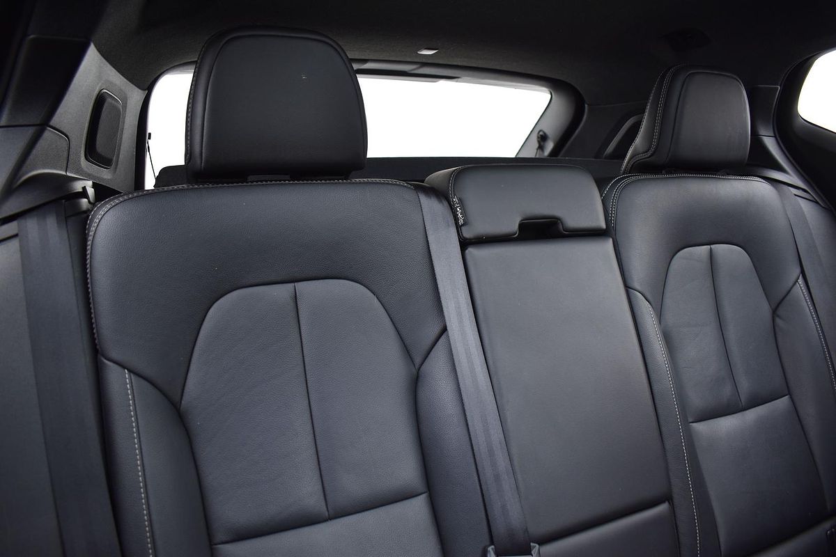 2019 Volvo XC40 T5 R-Design