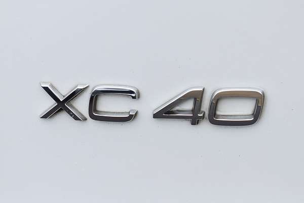 2019 Volvo XC40 T5 R-Design