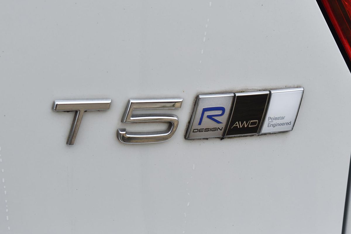 2019 Volvo XC40 T5 R-Design