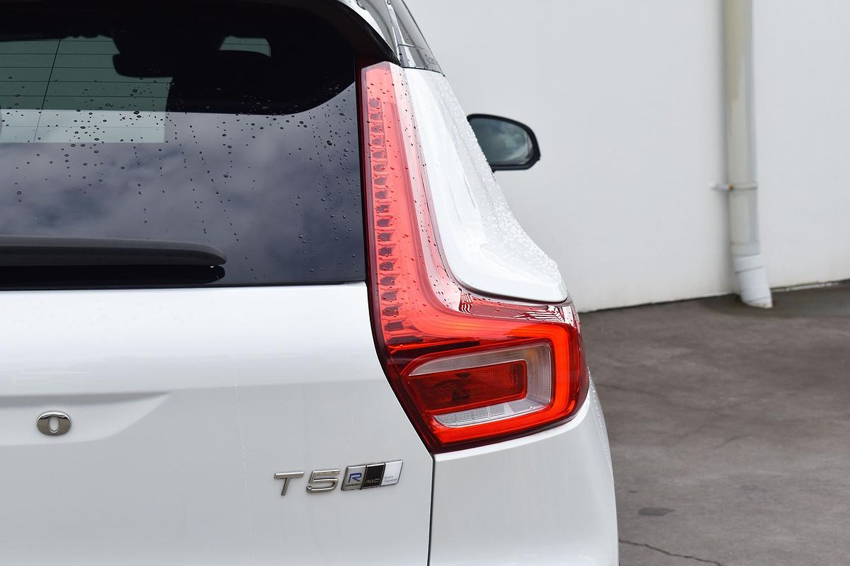 2019 Volvo XC40 T5 R-Design