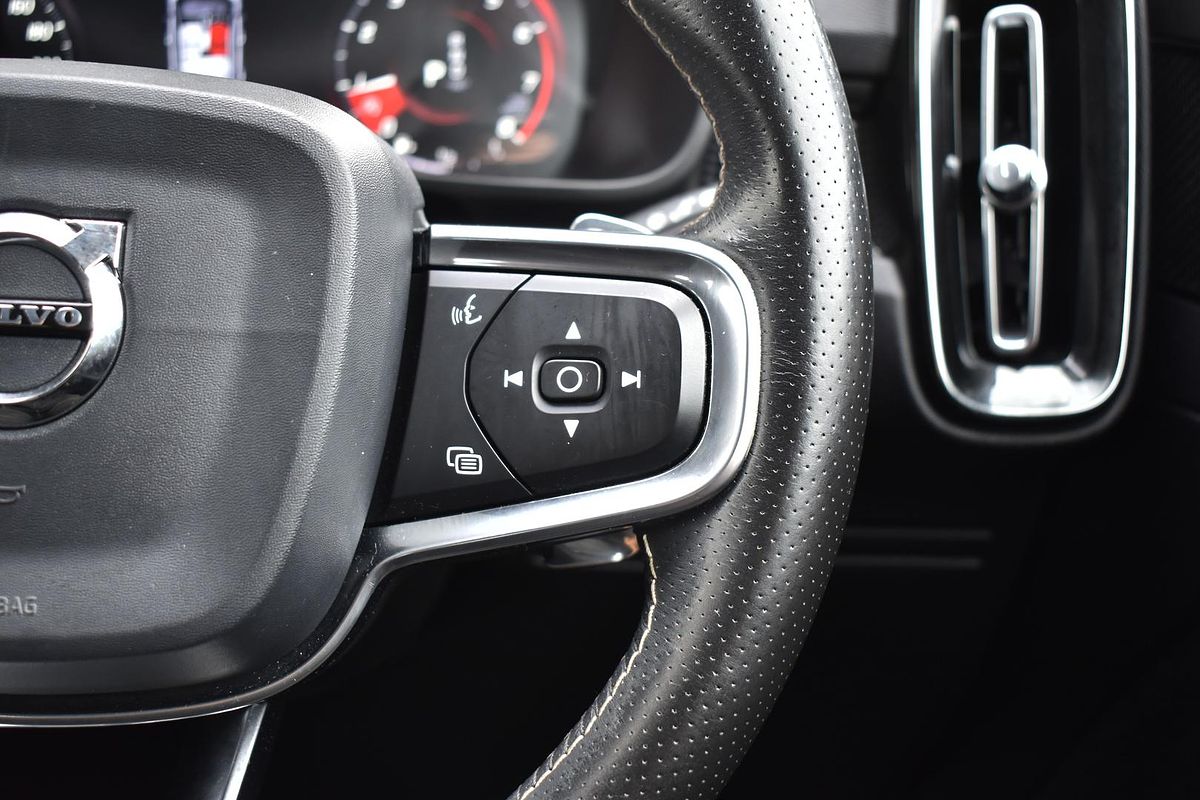 2019 Volvo XC40 T5 R-Design
