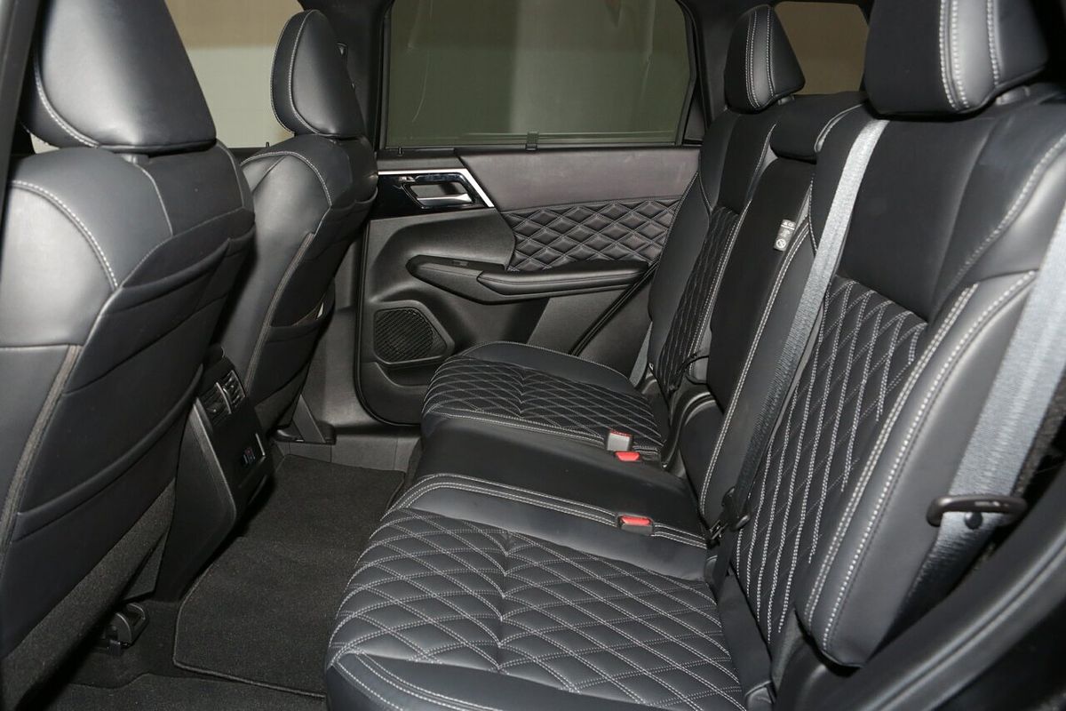 2022 Mitsubishi Outlander Exceed ZM