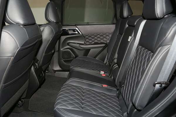 2022 Mitsubishi Outlander Exceed ZM