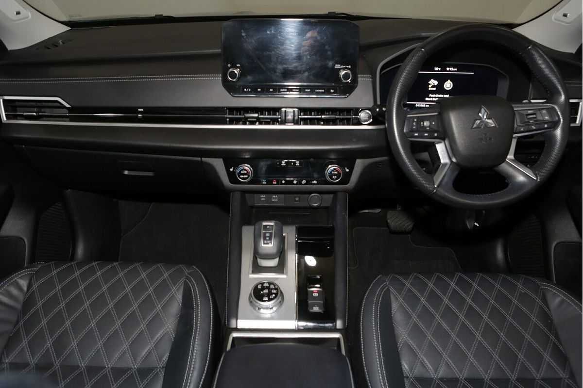 2022 Mitsubishi Outlander Exceed ZM