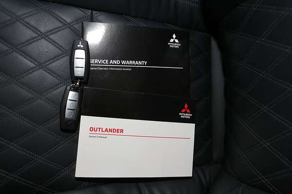 2022 Mitsubishi Outlander Exceed ZM